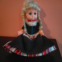 Колекционерска кукла народна носия Germany 32 см, снимка 5 - Колекции - 44477967