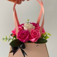 Аранжирани сапунени рози в кутии 8 март-Свети Валентин подарък цветя, снимка 2 - Изкуствени цветя - 44247040