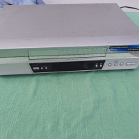 JVC Super VHS HI-FI  HR-S 5972, снимка 1 - Плейъри, домашно кино, прожектори - 36423871