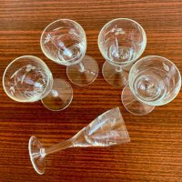 Кристални гравирани чаши на столче - 50 мл; 150 мл, снимка 1 - Чаши - 37487550