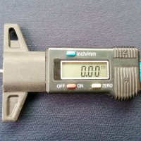 Цифрови измервания на дълбочината на гумите LCD дисплей Калипер за измерване на дълбочината на проте, снимка 1 - Аксесоари и консумативи - 39050057