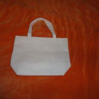 бяла ,голяма ,чисто нова дамска чанта, снимка 1 - Чанти - 31236546