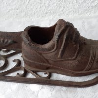 Викториански предмет за чистене на обувки  или др. с 2 обувки, снимка 3 - Антикварни и старинни предмети - 40044846