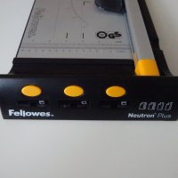 Fellowes Ролков нож Neutron Plus, 320 mm, A4, до 10 листа, снимка 9 - Други инструменти - 42678928
