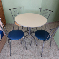 Кръгла маса с 4 стола, налични 4 комплекта, снимка 3 - Маси - 44713241