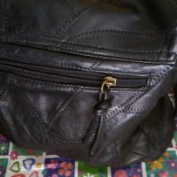Дамска черна кожена чанта, снимка 6 - Чанти - 44385543