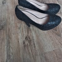 Черни дамски обувки, снимка 1 - Дамски обувки на ток - 40549195