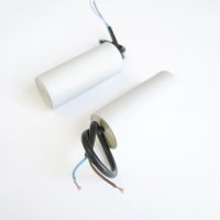 Работен кондензатор 420V/470V 20uF с кабел и резба, снимка 1 - Друга електроника - 42560922