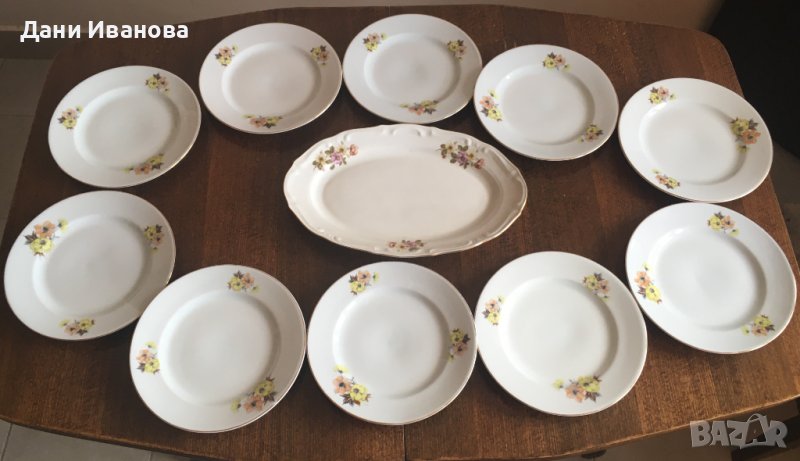 Сервиз 11 порцеланови чинии - 10 за основно ястие и една голяма елипса, снимка 1