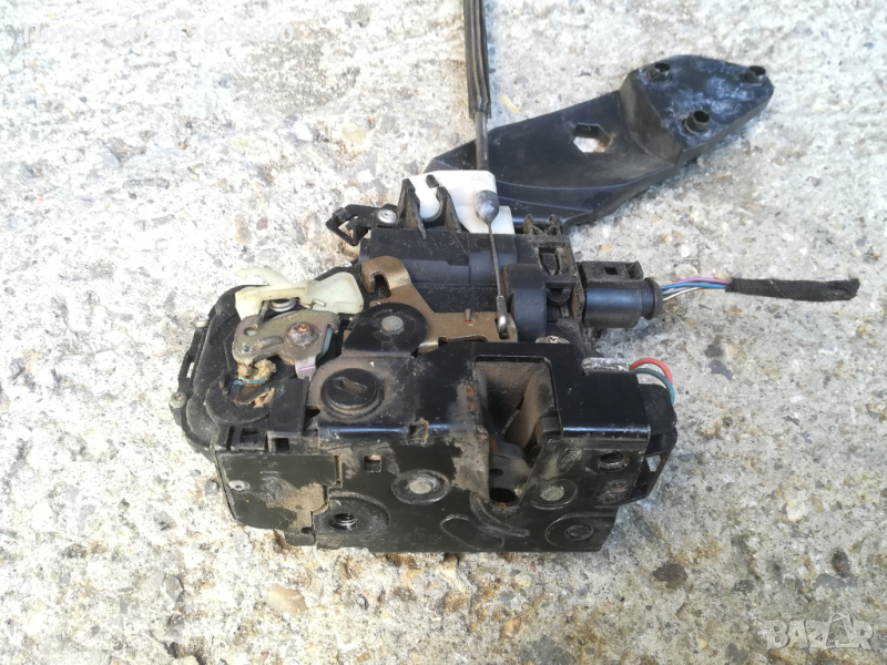 Golf 4 Bora Голф Бора брава дръжка багажник задна лява, снимка 1