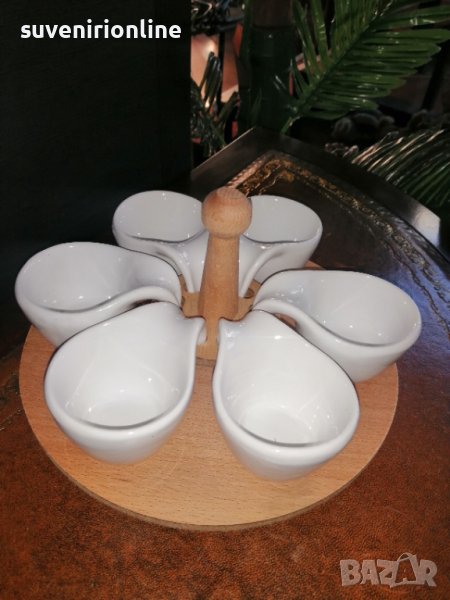 Порцеланови купички на дървена стойка, снимка 1