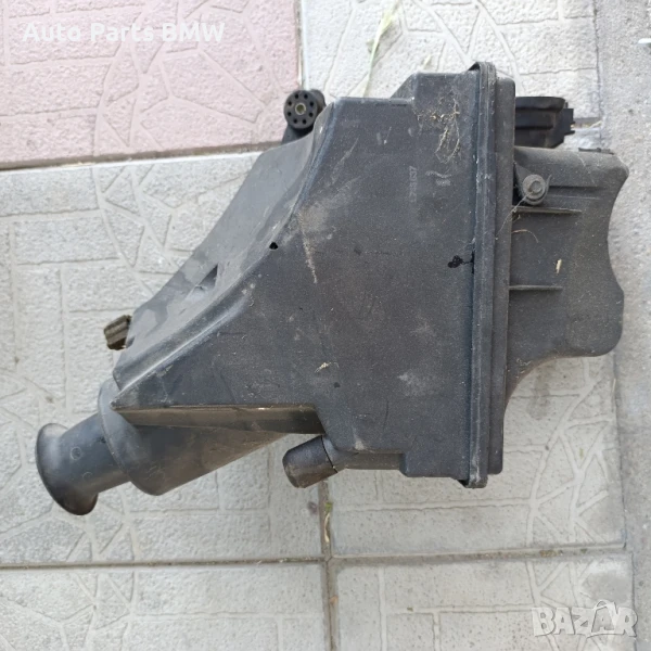 Филтърна кутия BMW E39 
Кутия въздушен филтър БМВ Е39 , снимка 1