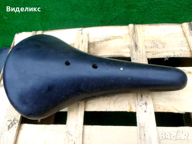 Седалки от ретро шосейни велосипеди/Plastic saddle/, снимка 3 - Части за велосипеди - 52330970