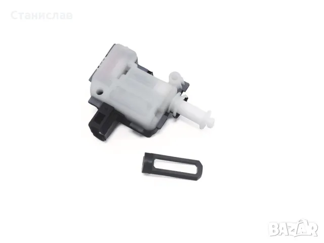 VW Touareg 7L Facelift Моторче за заключване на багажник , снимка 3 - Части - 50359651