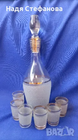 Ретро комплект бутилка с тапа и 6 чашки, ракия, златни кантове, посипка, изключителни