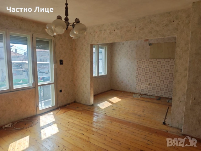 Къща в гр.Аксаково с РЗП 210 кв.м., снимка 13 - Къщи - 53922681