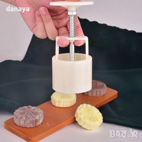 3583 Сладкарски комплект за лунни сладки резец с бутало и 4 шаблона, снимка 5 - Форми - 39939299