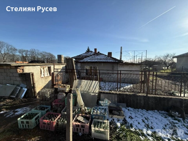 2 имота -232кв къща   / парцел 1440 кв двор  в с. Калипетрово, зад детската градина на ул. Зелен Син, снимка 10 - Парцели - 52887573