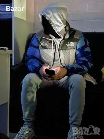 The North Face Kaws Чисто Ново Оригинално Яке с Гъши Пух Пера Размер L - M с етикет ново , снимка 2 - Якета - 48202587