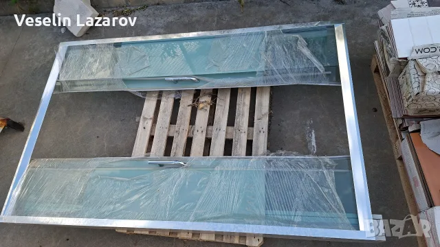 Стъклен параван за баня