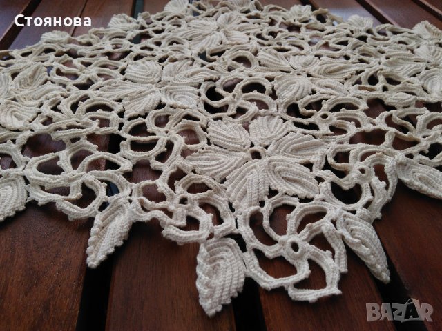 Каре ръчно плетено на една кука 68см./40 см., снимка 3 - Декорация за дома - 42212499