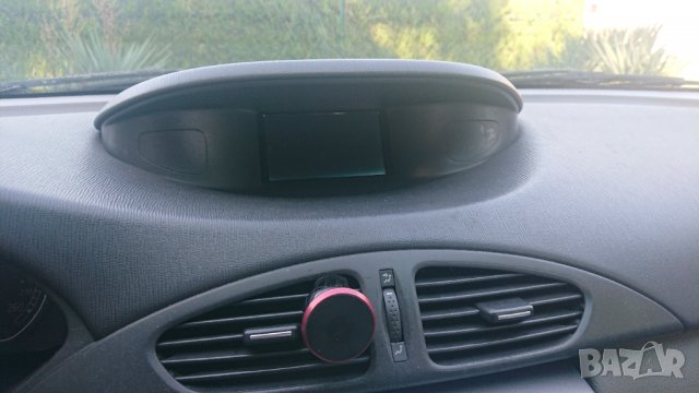 Продавам козирка за Laguna 2 със вградена Garmin навигация, снимка 2 - Аксесоари и консумативи - 37254831