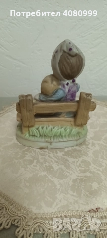 Мини фигурка "Две деца на пейка", снимка 3 - Колекции - 51969062
