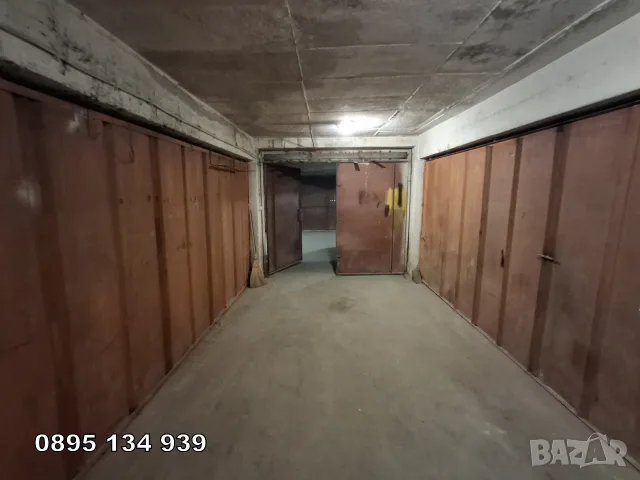 Гараж 18 кв.м под наем на ъгъла на Цар Освободител с хан Аспарух , снимка 4 - Гаражи и паркоместа - 55874542