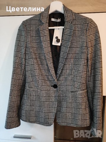 Дамско вталено карирано сако на Mango размер XS цена 80 лв. + подарък спирала KYLIE 5 мл.