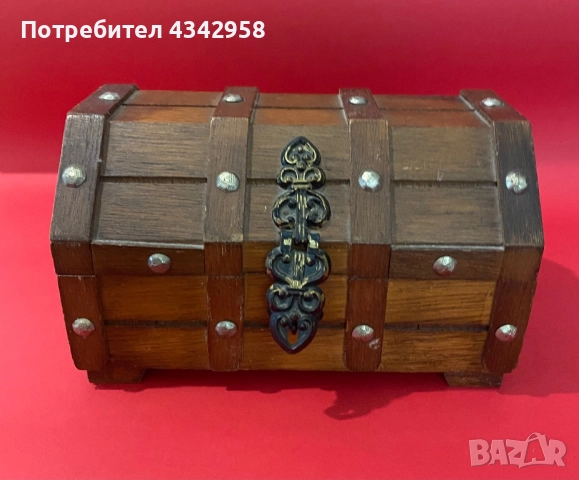 Стар малък дървен сандък. Германия.