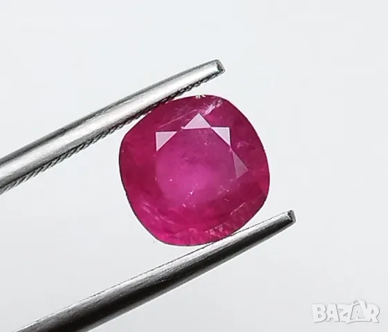 Естесвен рубин в разкошен цвят с перфектна форма и тегло 2.22кт.! Нов!