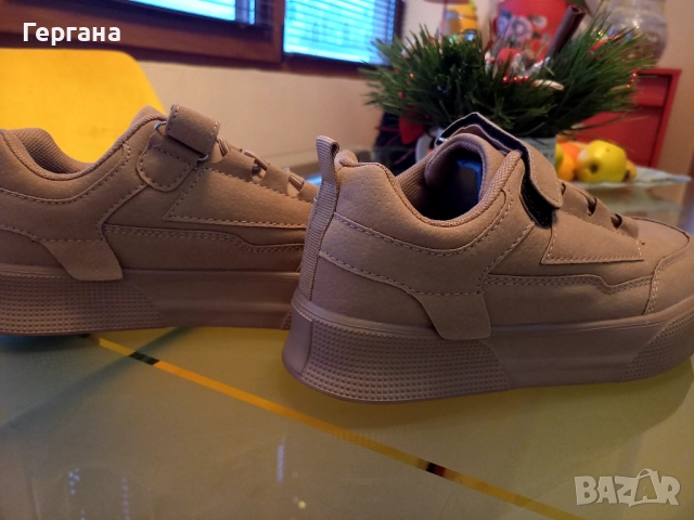 Нови маратонки , снимка 2 - Детски маратонки - 52915791