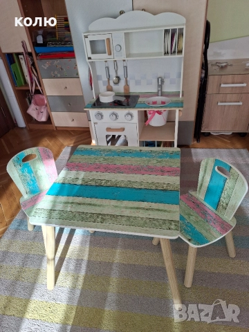 Детска дървена кухня с маса и две столчета, снимка 4 - Маси - 52789133