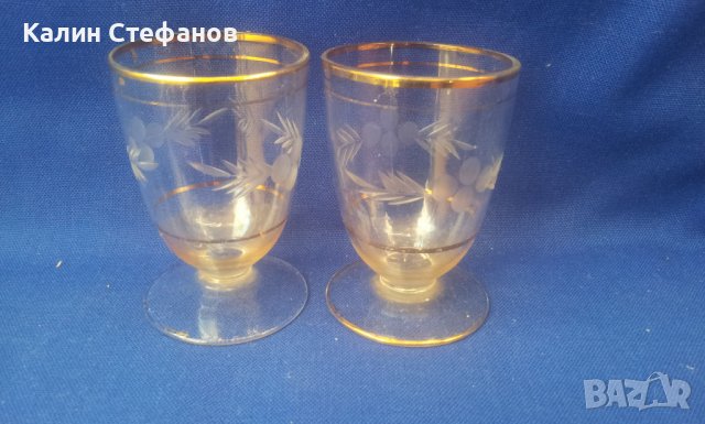 Ретро ракиени чашки, ръчна гравюра, златни кантове, столче – 6 бр сервизче, снимка 4 - Антикварни и старинни предмети - 38065579