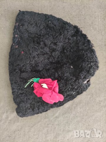 Продавам калпак за носия с цвете