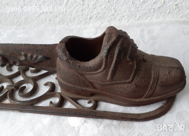 Викториански предмет за чистене на обувки  или др. с 2 обувки, снимка 3 - Антикварни и старинни предмети - 40044846