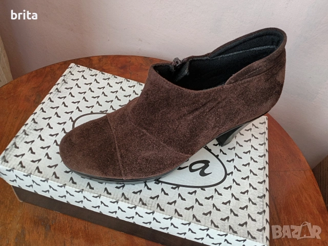 Нови!Кафяви Боти Ест Велур, снимка 3 - Дамски боти - 53041153