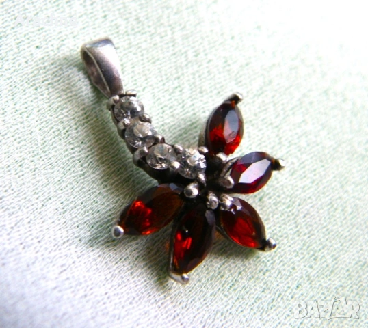 Сребърен медальон с чехски гранати, снимка 3 - Колиета, медальони, синджири - 39335339