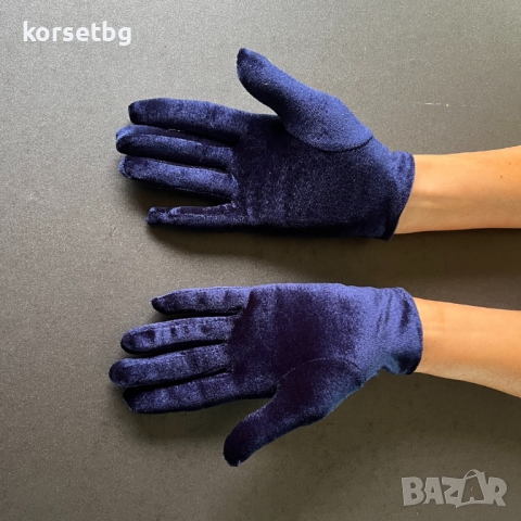 Къси дамски елегантни ръкавици от син плюш 8647, снимка 4 - Ръкавици - 44290737