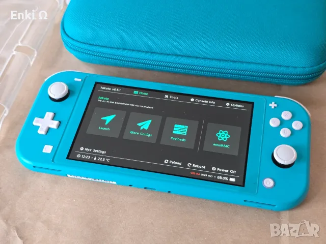 Nintendo Switch Lite Turquoise + 64гб карта памет + PicoFly