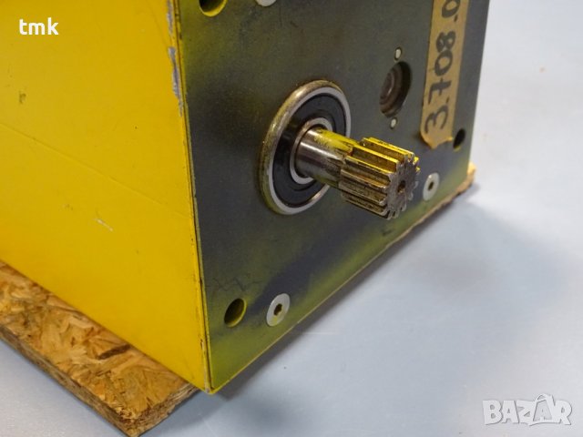 Мотор-редуктор за телоподаващо устройство ESAB 12V, снимка 4 - Електродвигатели - 36983195