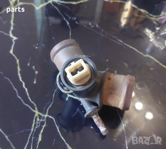 Датчик Температура и Фланец Ауди A3 8L (2) - VW Голф 4 - 1J0121087, снимка 3 - Части - 51662076