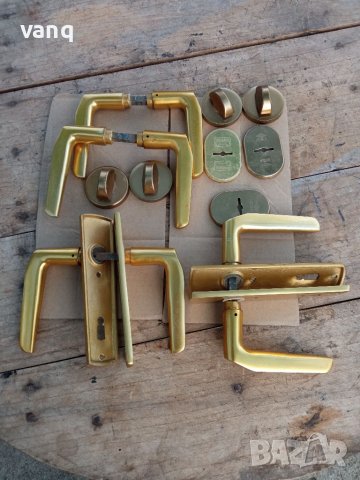 Стари месингови дръжки за врати с шилд, снимка 1