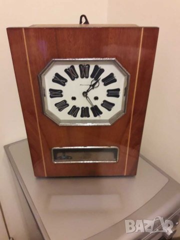 Стар стенен часовник-Янтар , снимка 1 - Антикварни и старинни предмети - 29674710