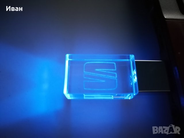 Светеща УСБ USB flash флаш памет стъкло с емблема на марка кола автомобил джип мотор + Подарък, снимка 10 - Аксесоари и консумативи - 30945988