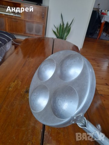 Стар алуминиев тиган за яйца #2, снимка 4 - Антикварни и старинни предмети - 39270624