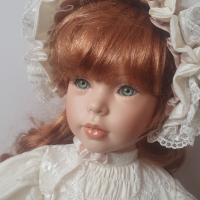 Английска порцеланова кукла Debra , снимка 4 - Колекции - 44527300
