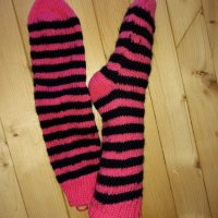 Ръчно плетени дамски чорапи, снимка 1 - Дамски чорапи - 37790298