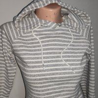 РАЗПРОДАЖБА нова блузка с качулка , снимка 1 - Блузи с дълъг ръкав и пуловери - 38658933
