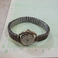 Часовник "CORNAVIN" ръчен дамски с верижка работещ, снимка 4 - Дамски - 30495555